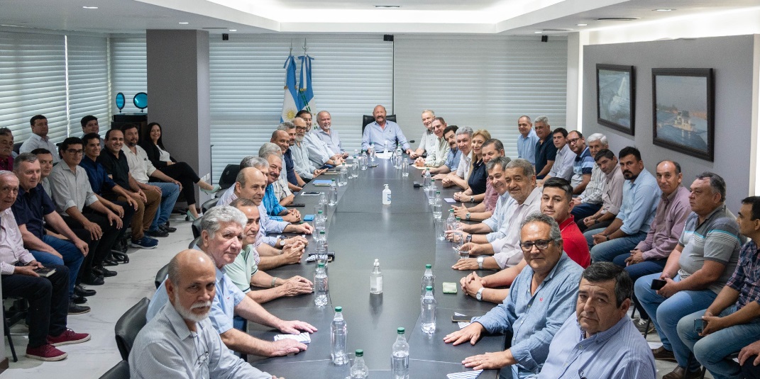 El Gobernador encabezó reunión con intendentes de toda la provincia El Gobernador encabezó reunión con intendentes de toda la provincia